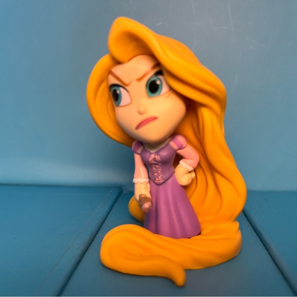 Funko - Mystery Mini - Disney Heroes vs. Villains - Rapunzel Hot Topic Exclusive - Picture 1 of 2
